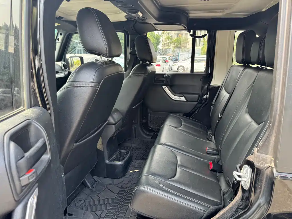 Jeep Wrangler — миниатюра 10