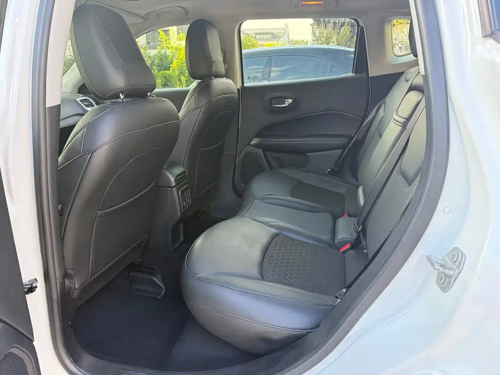 Jeep Compass — миниатюра 5