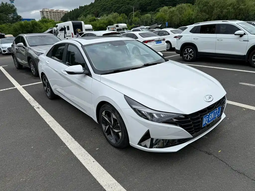 Hyundai Elantra — миниатюра 3