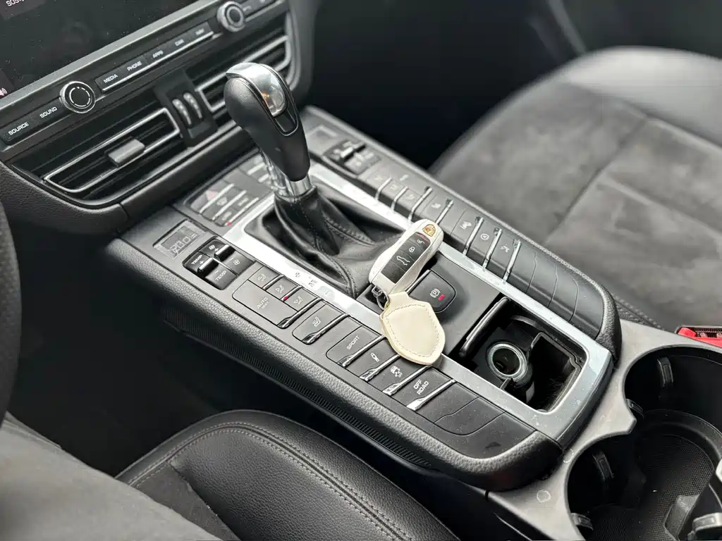Porsche Macan — миниатюра 6