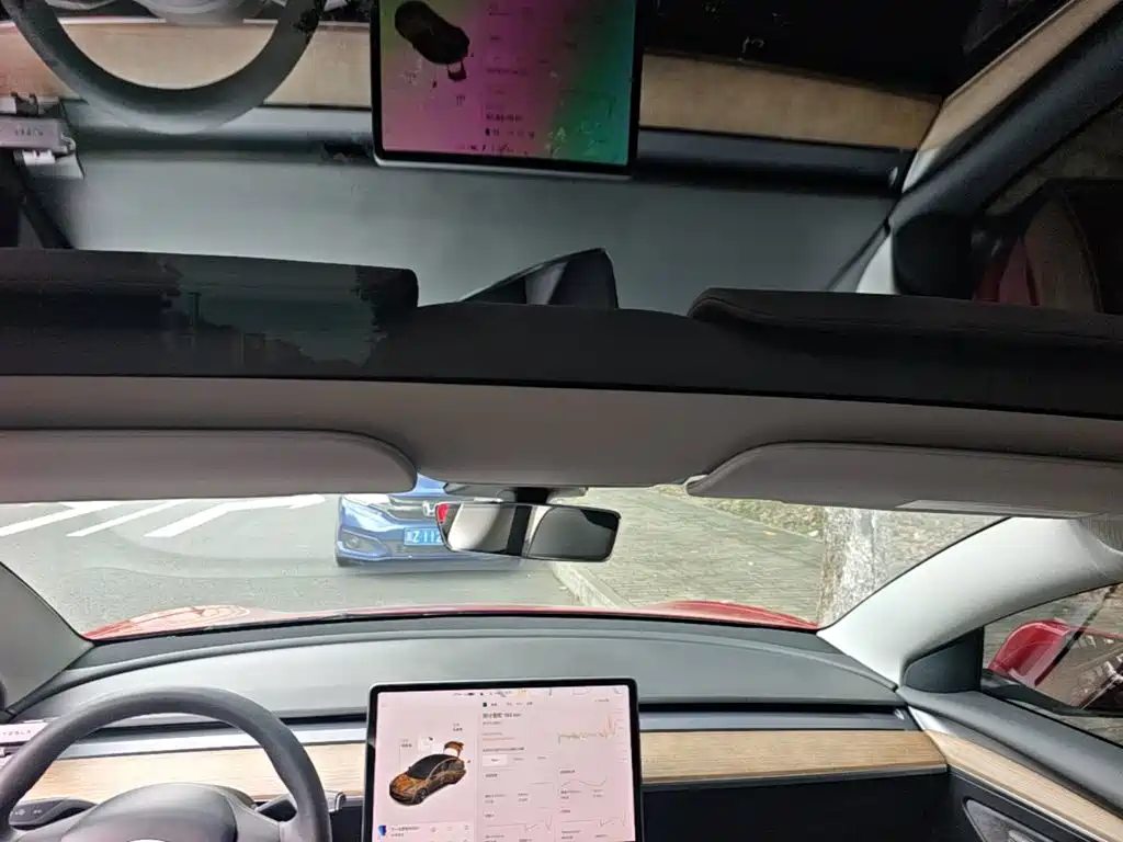 Tesla Model 3 — миниатюра 18