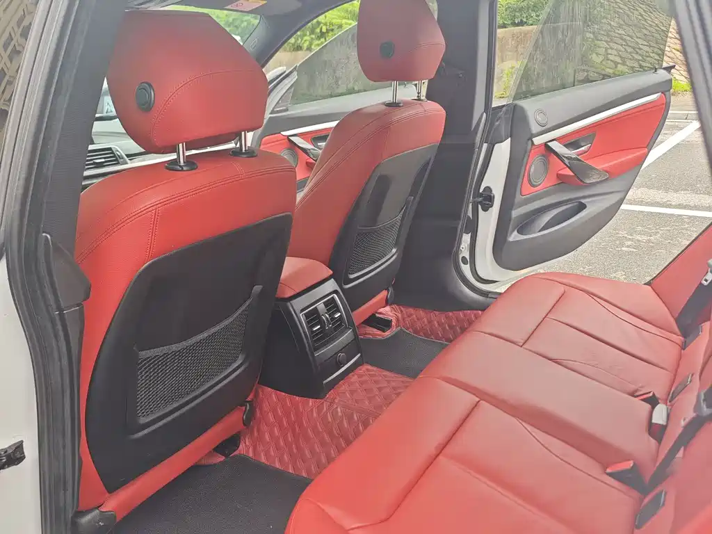 BMW 3 Series GT 3 GT 2019 330i xDrive M Sport