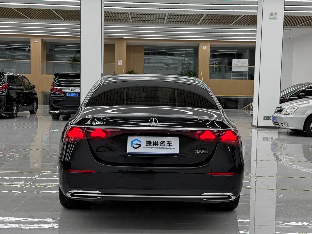 Mercedes-Benz E-Class — миниатюра 6