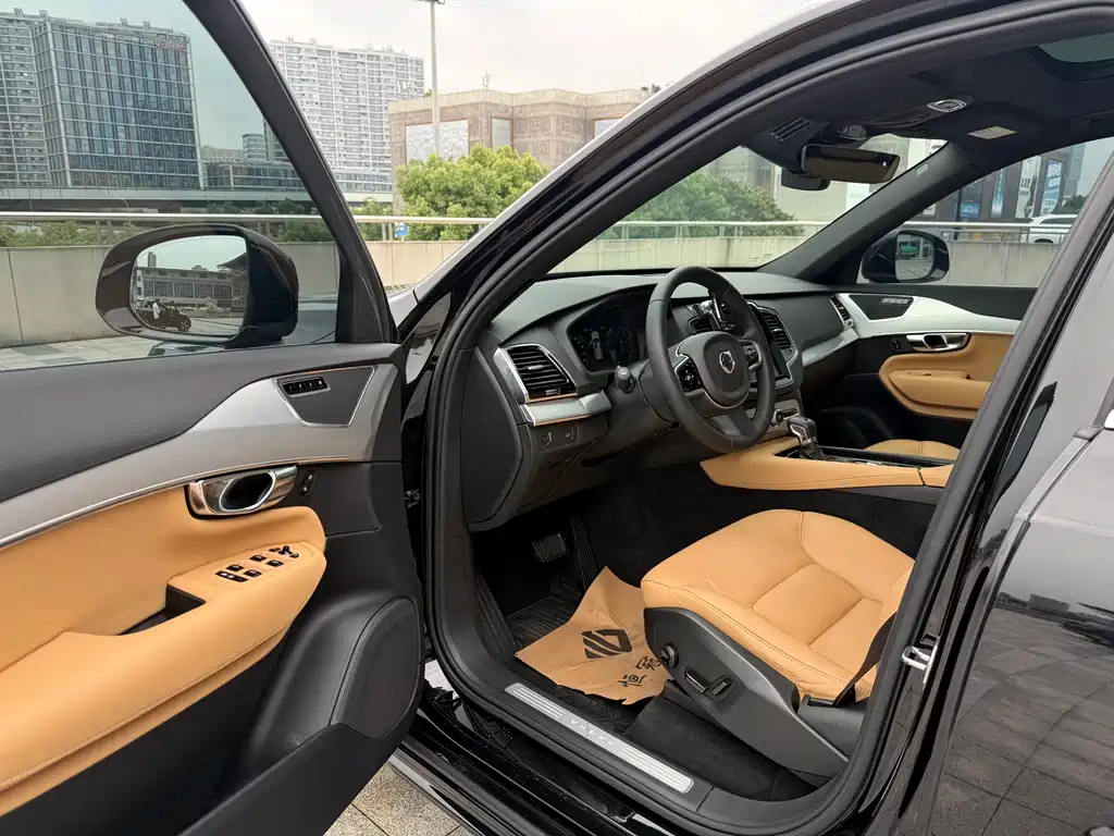 Volvo XC90 2018 T6 7 мест