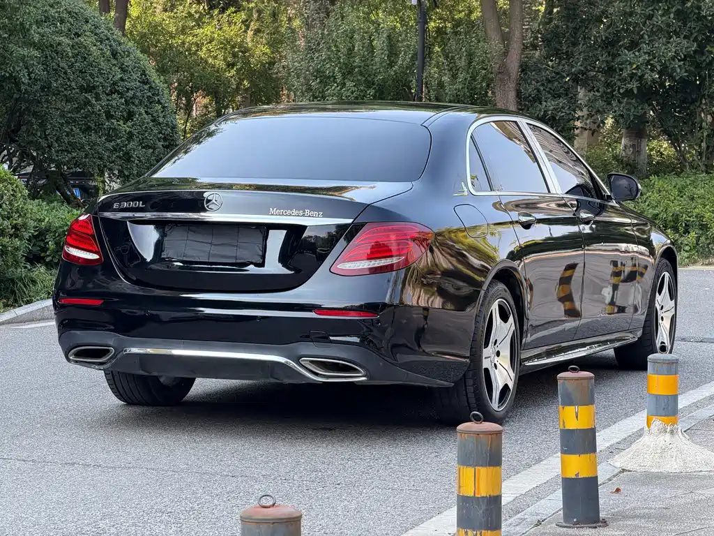 Mercedes-Benz E-Class — миниатюра 3