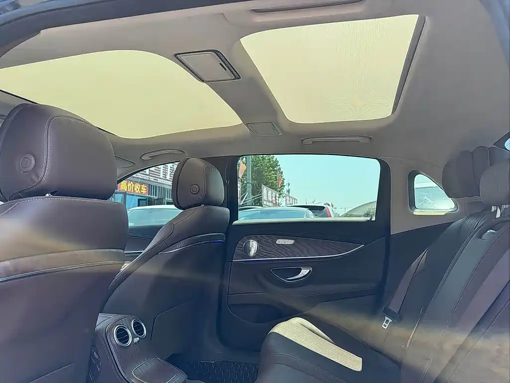 Mercedes-Benz E-Class — миниатюра 14