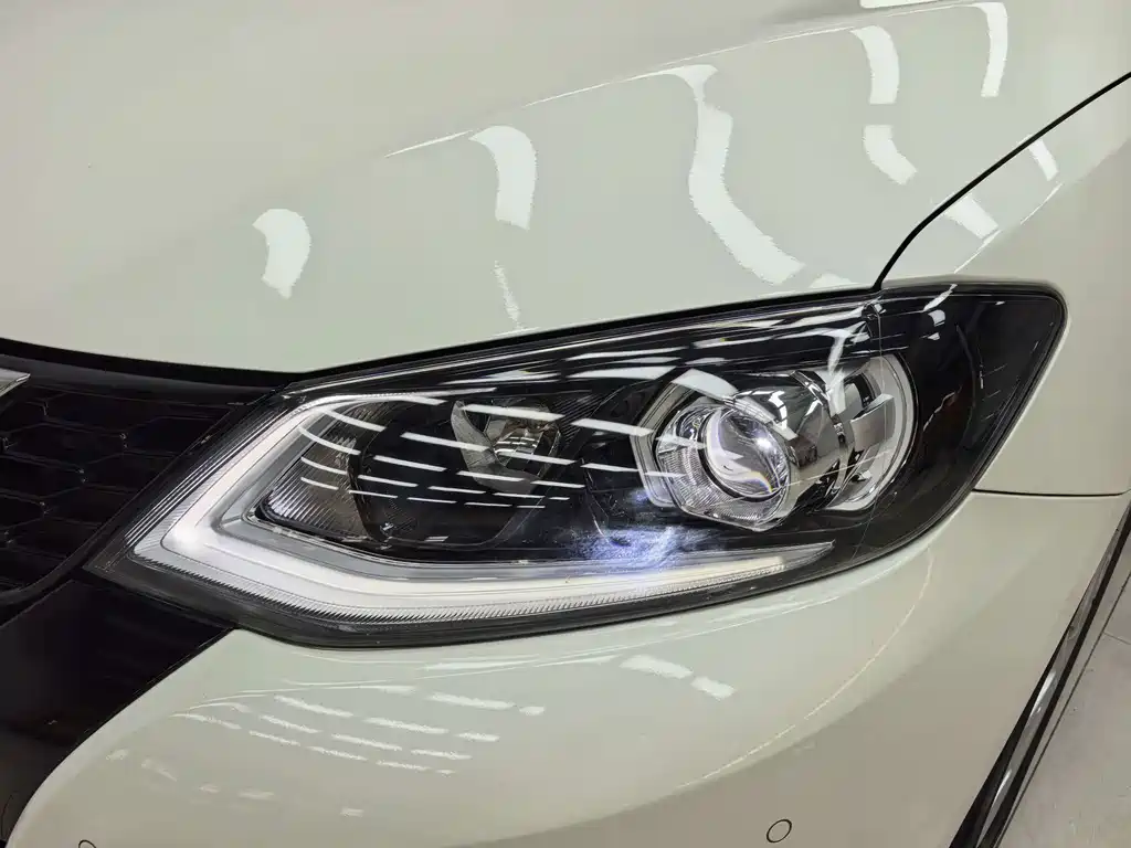 Nissan Tiida — миниатюра 5