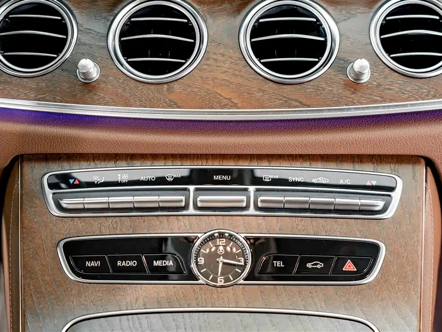 Mercedes-Benz E-Class — миниатюра 11