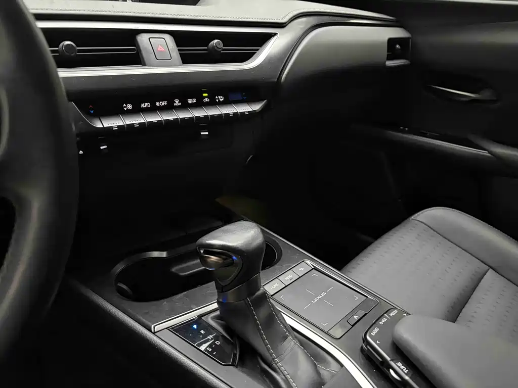 Lexus UX — миниатюра 5