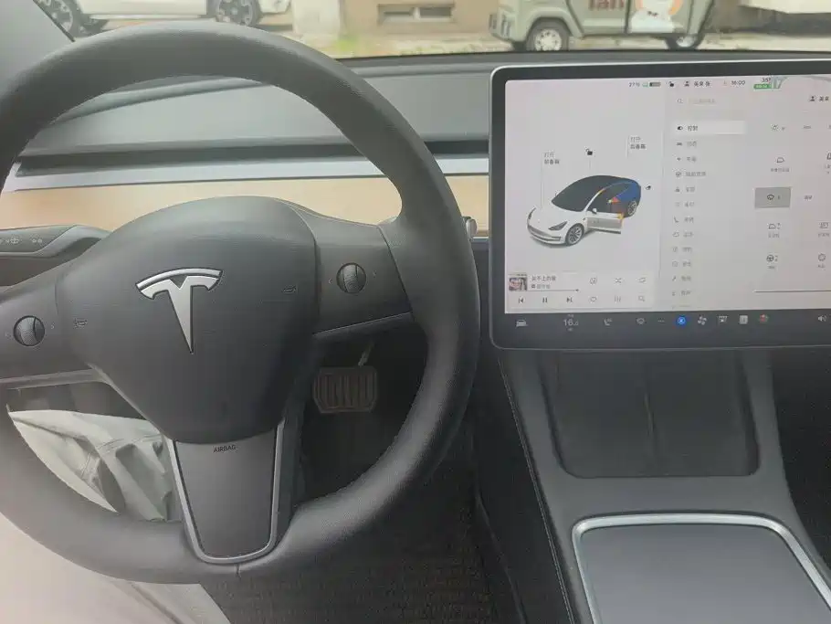 Tesla Model 3 — миниатюра 12