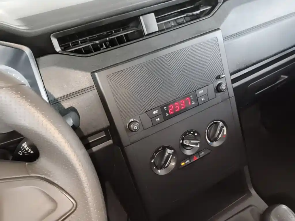 Wuling Hongguang PLUS — миниатюра 13