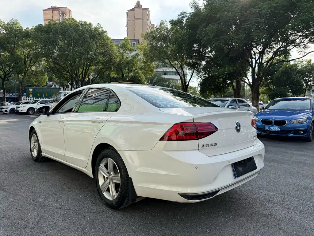 Volkswagen Lamando 2019 230TSI DSG V