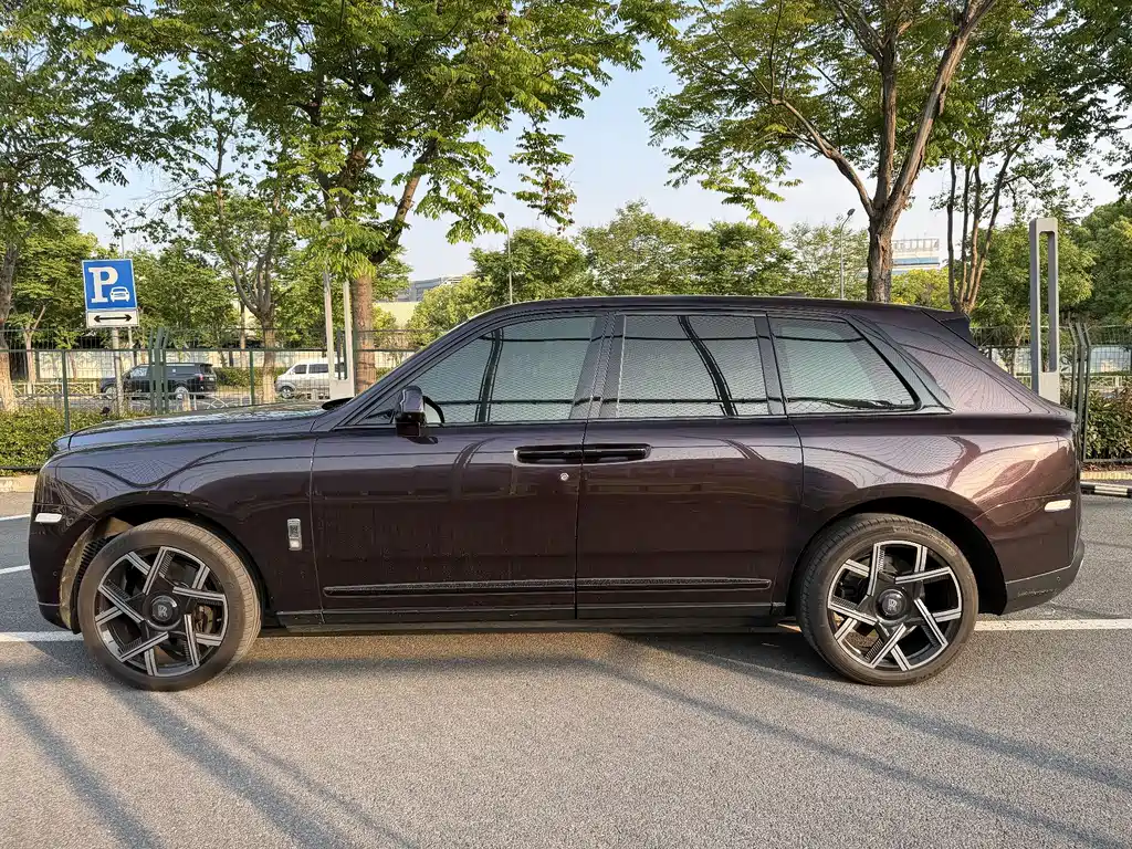Rolls-Royce Cullinan 2018 мест