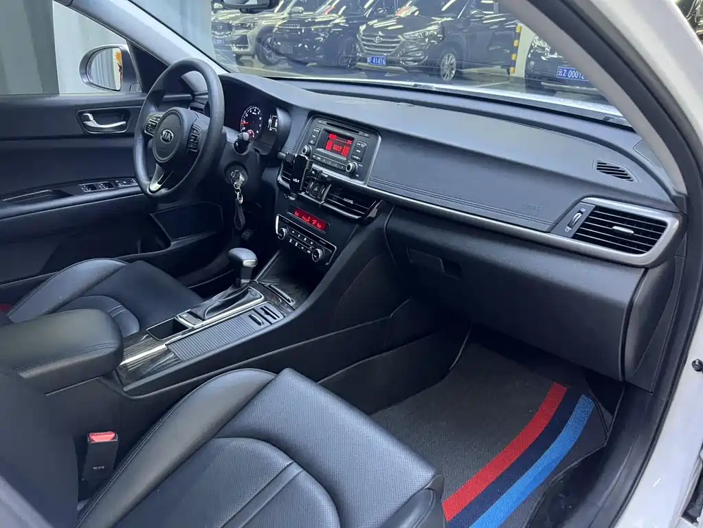 Kia K5 2016 2.0L AT GLS