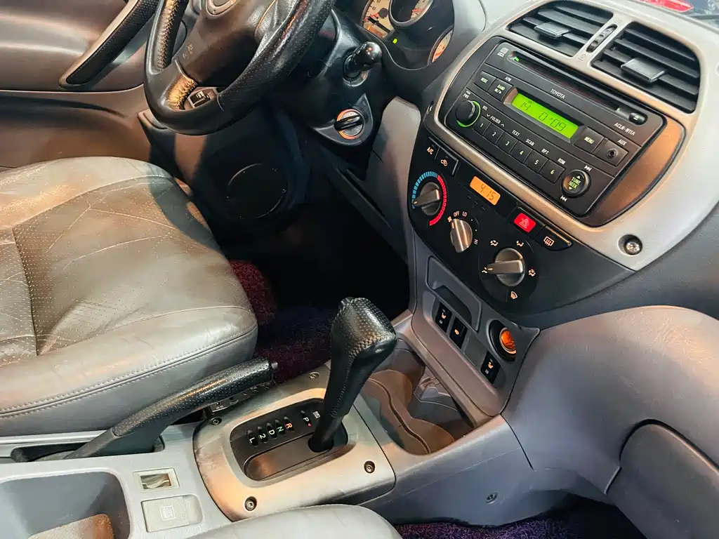 Toyota RAV4 2004 2.0