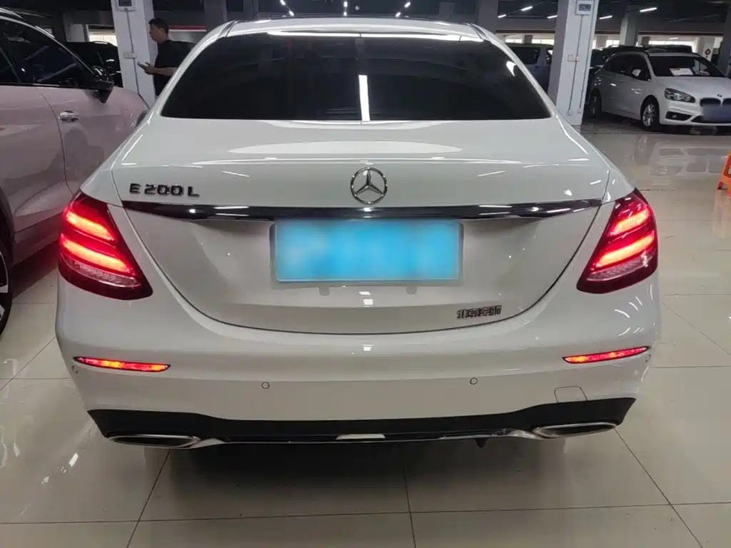 Mercedes-Benz E-Class — миниатюра 6