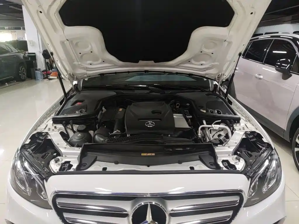 Mercedes-Benz E-Class — миниатюра 20