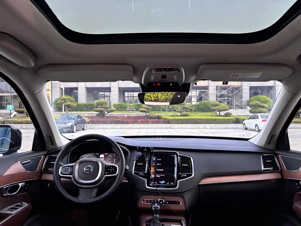 Volvo XC90 — миниатюра 21