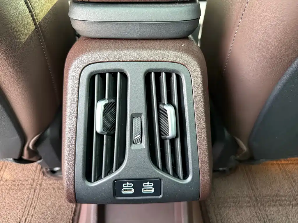 BMW iX1 — миниатюра 12