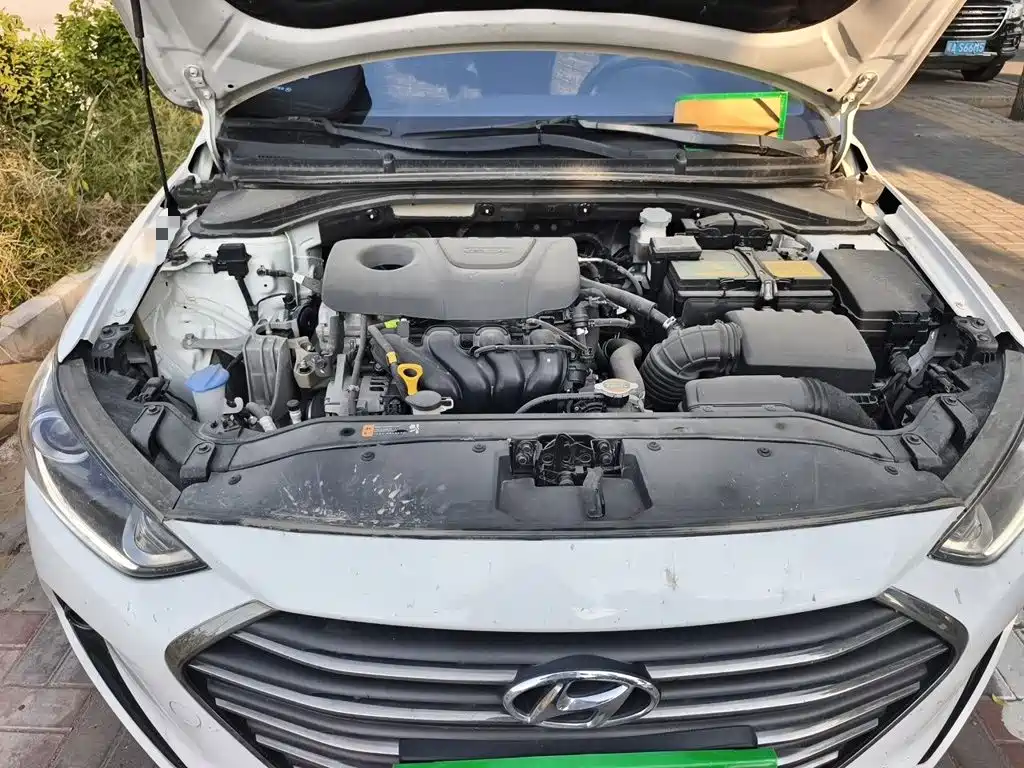 Hyundai Elantra — миниатюра 11