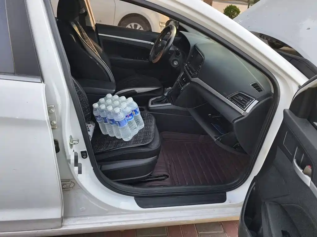 Hyundai Elantra — миниатюра 18