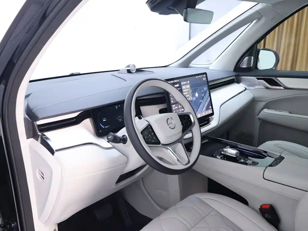 Volvo EM90 — миниатюра 11