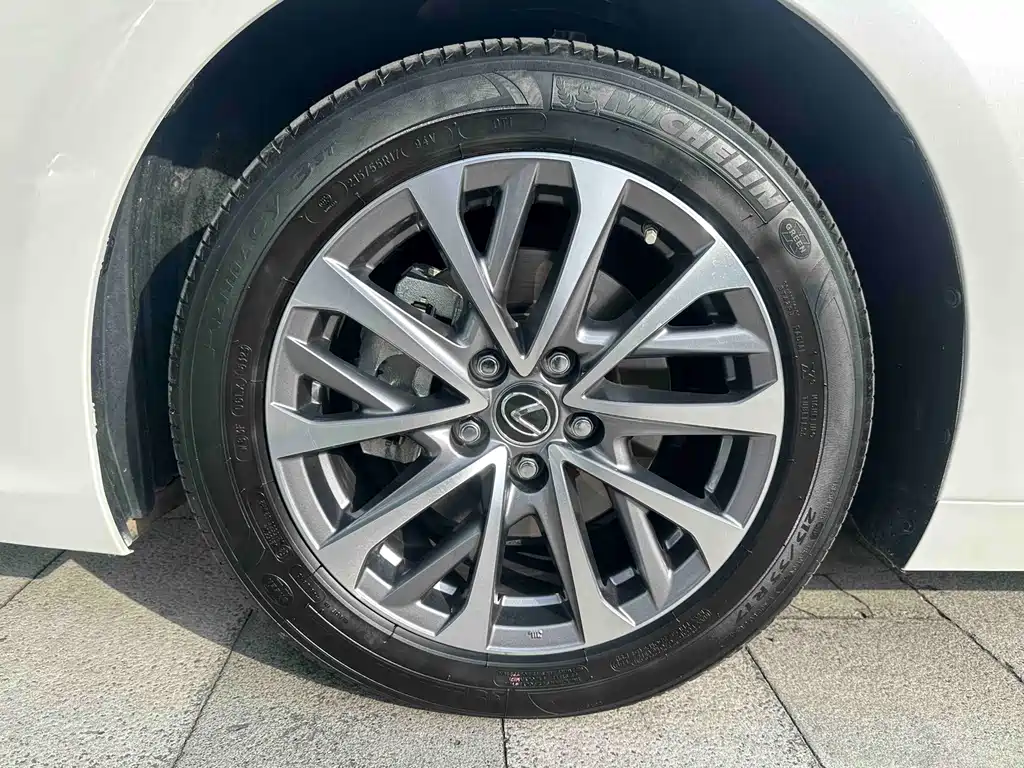 Lexus ES — миниатюра 10