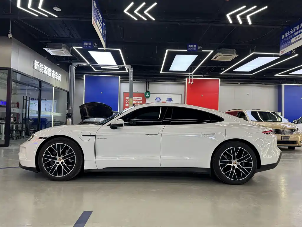 Porsche Taycan 2024 Taycan 4
