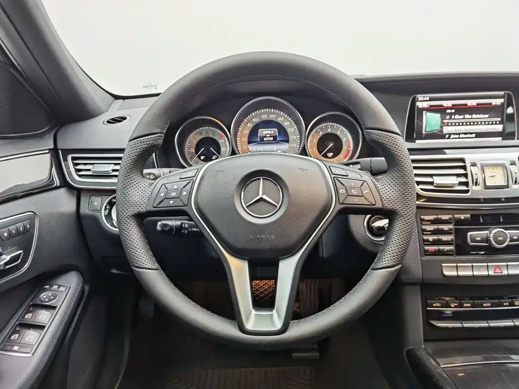 Mercedes-Benz E-Class — миниатюра 11