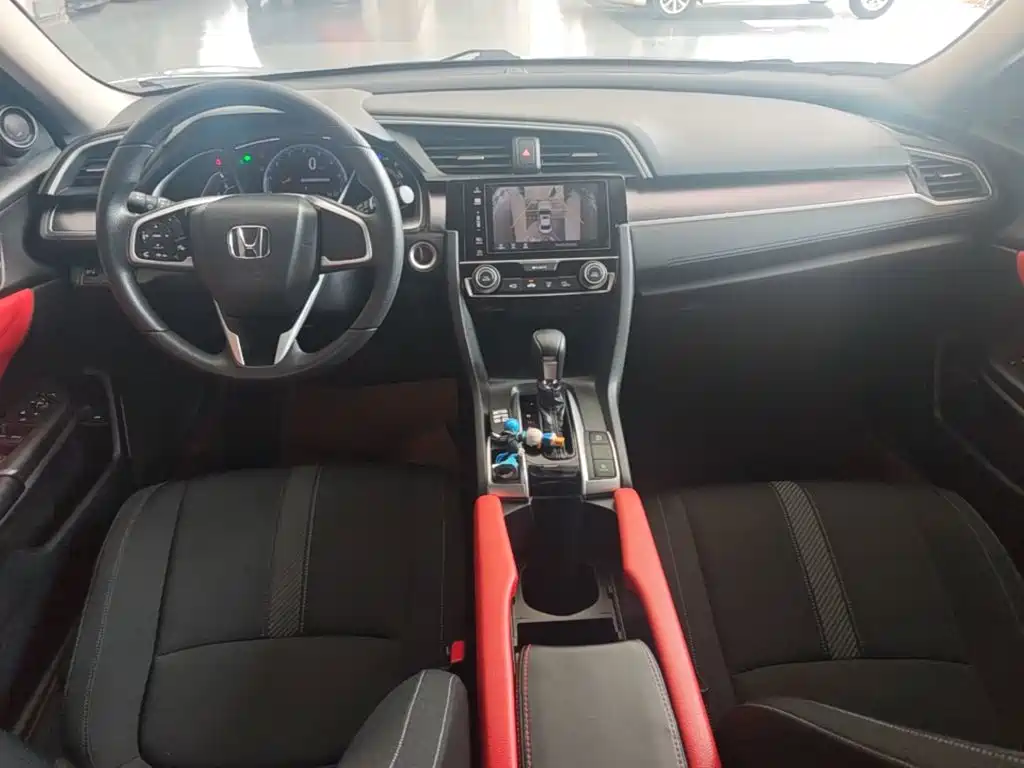 Honda Civic 2016 220TURBO CVT Luxury