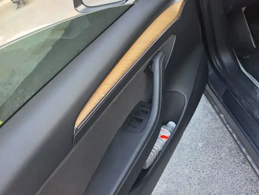 Tesla Model 3 — миниатюра 7