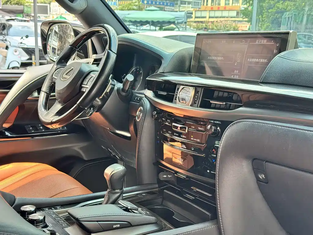 Lexus LX — миниатюра 9