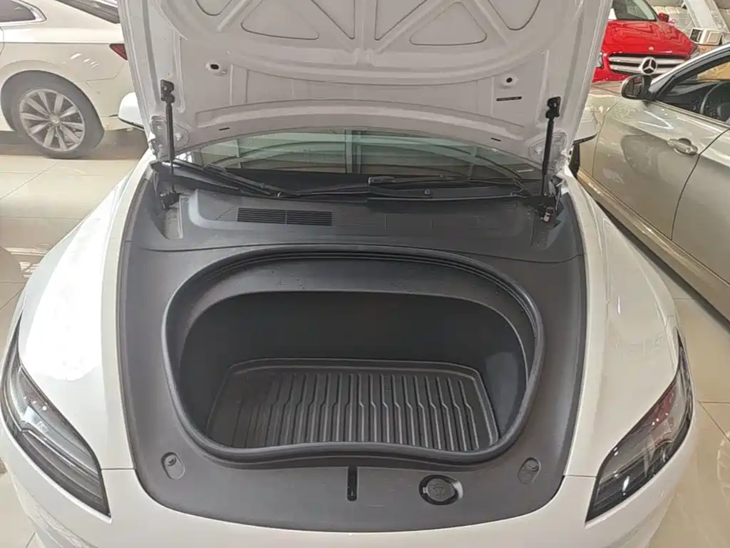 Tesla Model 3 — миниатюра 20