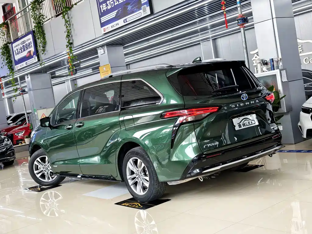 Toyota Sienna 2.5L Hybrid Supreme Edition, фото 3