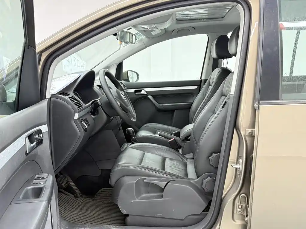 Volkswagen Touran — миниатюра 5
