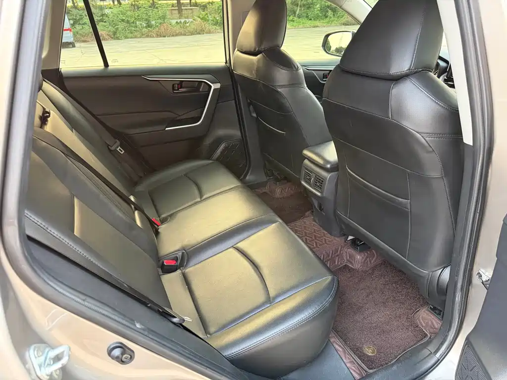 Toyota RAV4 — миниатюра 14