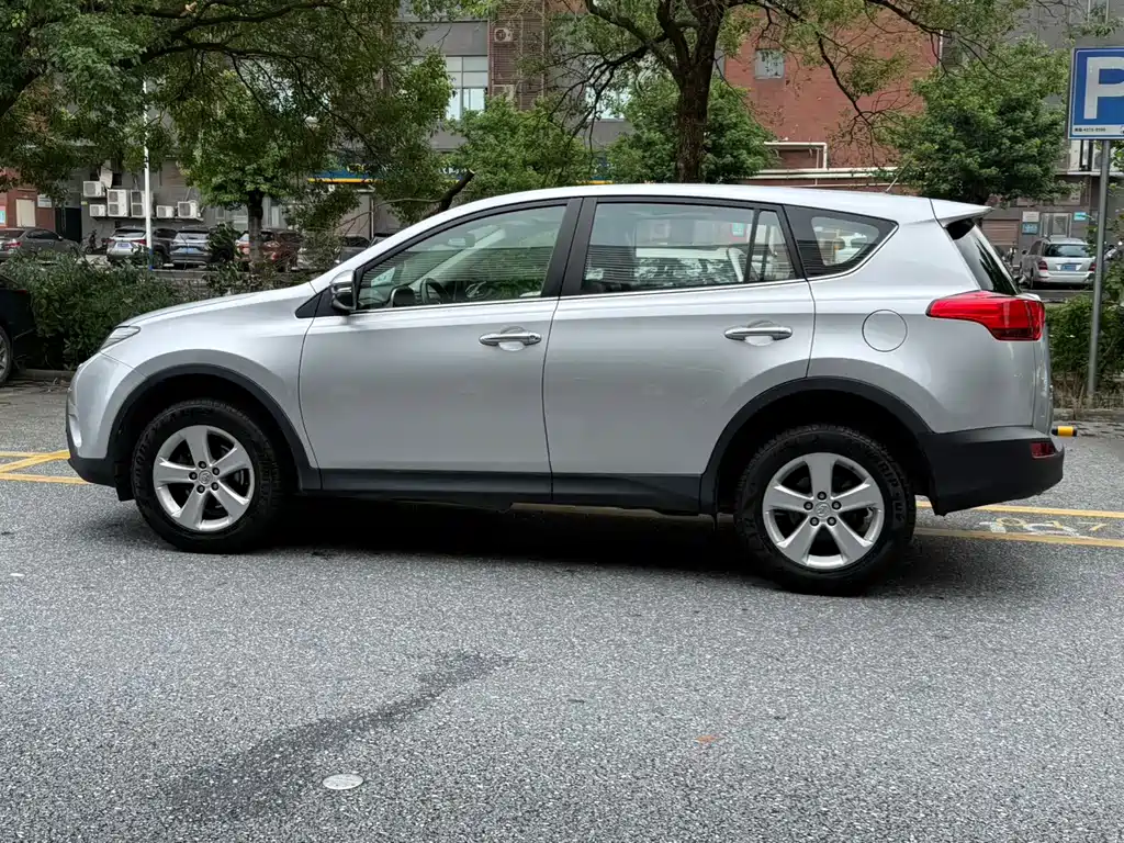 Toyota RAV4 — миниатюра 20