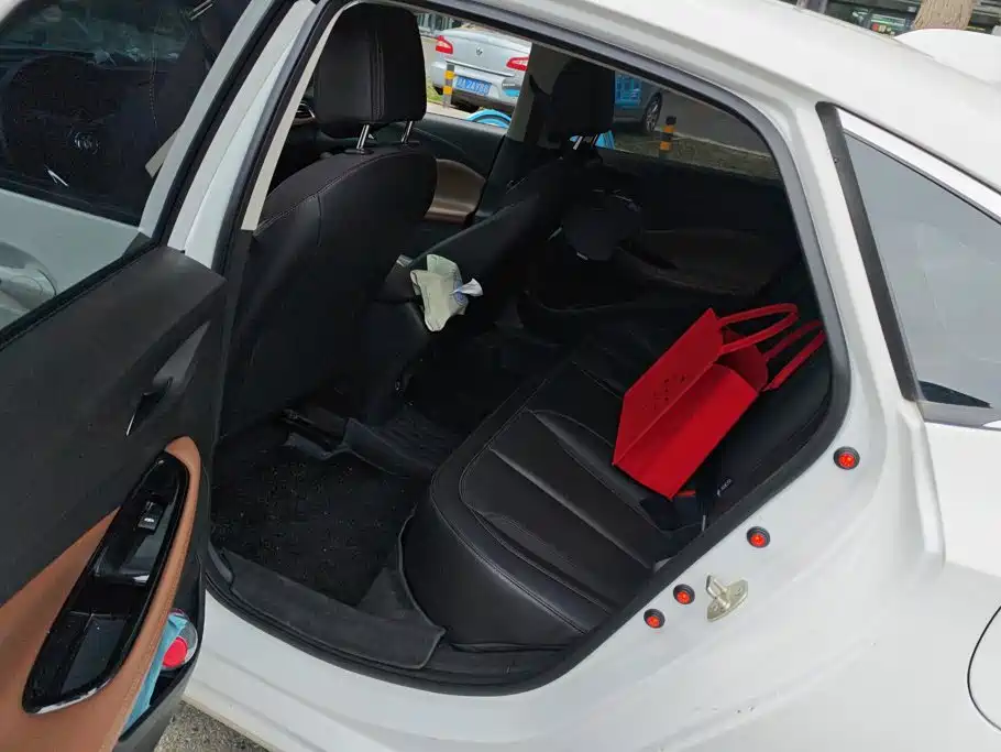 Buick Verano — миниатюра 11
