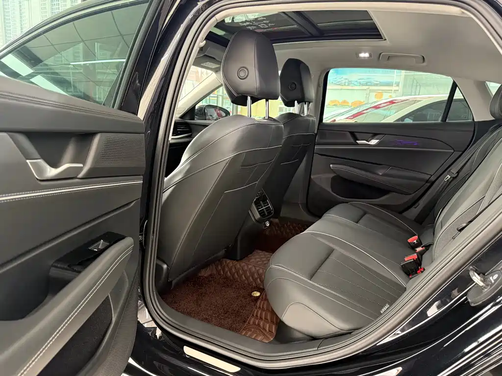 Volkswagen Passat 2025 Pro 380TSI