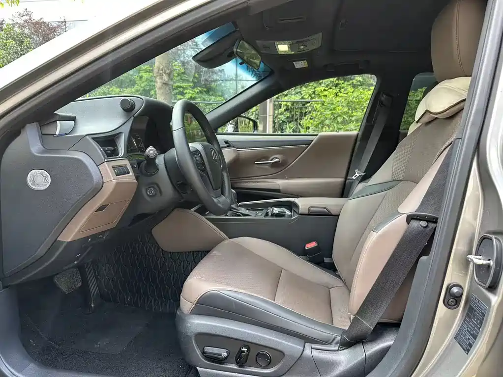 Lexus ES 2025 200 Premium