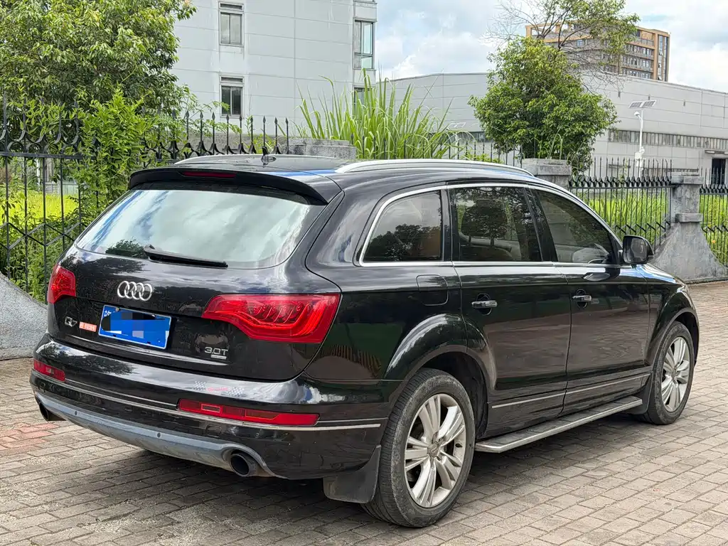 Audi Q7 2011 3.0 TFSI (200kW