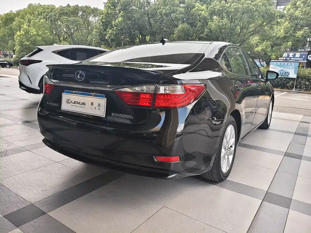 Lexus ES — миниатюра 10