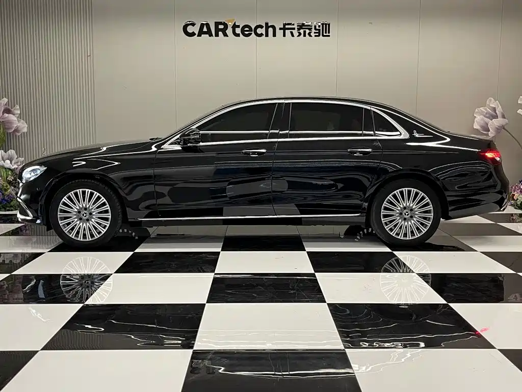 Mercedes-Benz E-Class — миниатюра 8