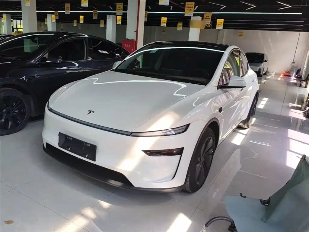 Tesla Model Y 2025