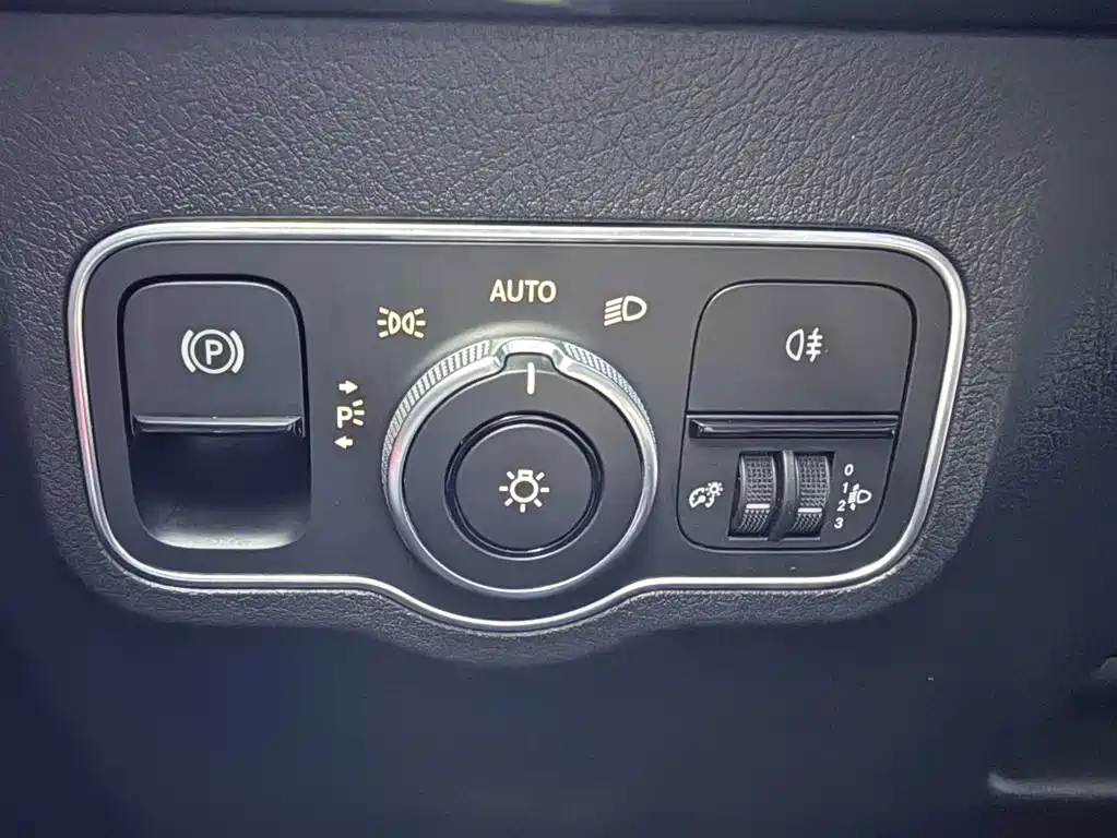 Mercedes-Benz GLB — миниатюра 21