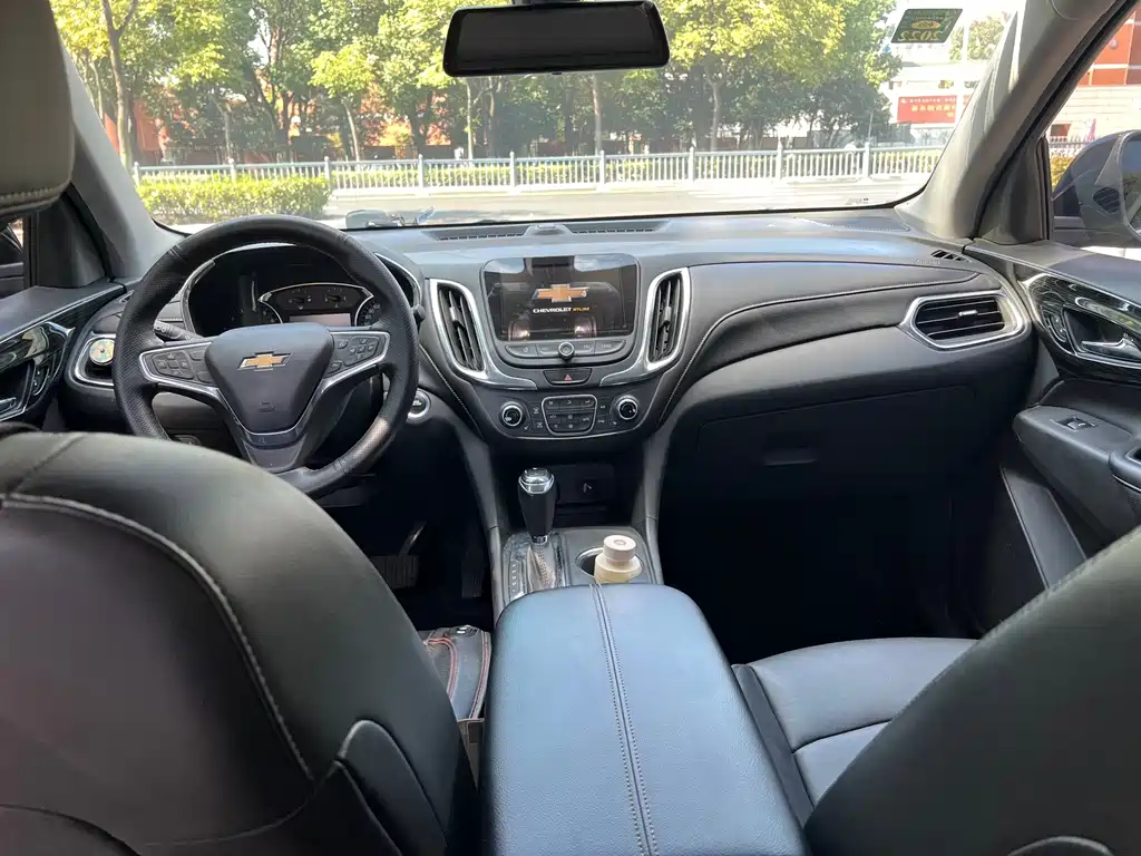 Chevrolet Equinox — миниатюра 13