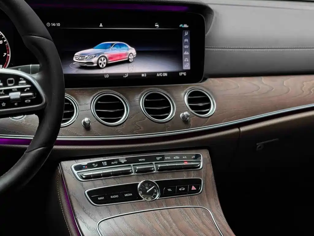 Mercedes-Benz E-Class — миниатюра 11