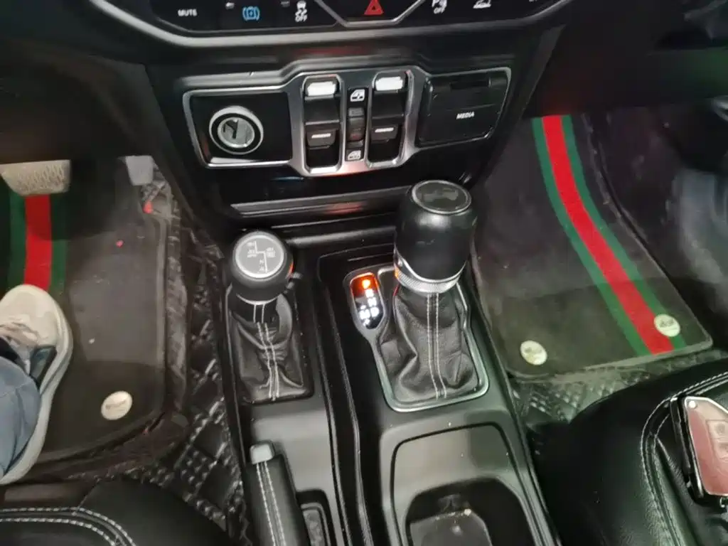 Jeep Wrangler PHEV — миниатюра 14