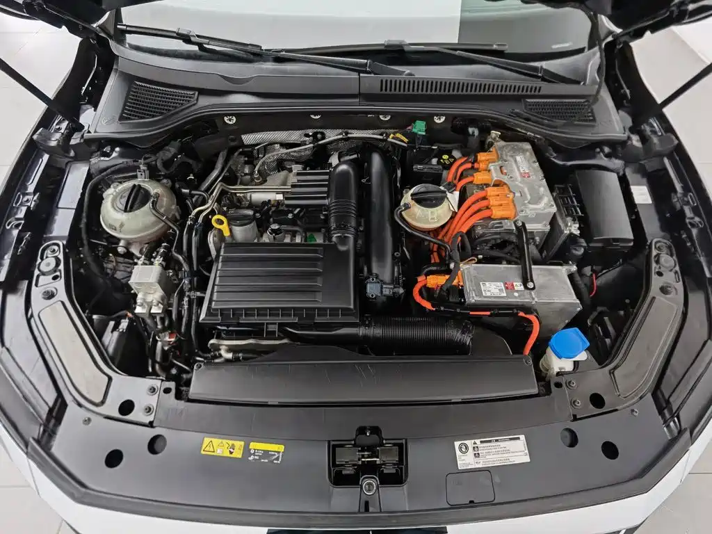 Volkswagen Passat PHEV — миниатюра 6