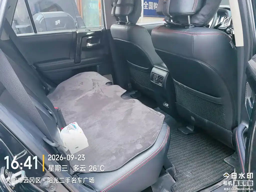 Toyota 4Runner — миниатюра 5